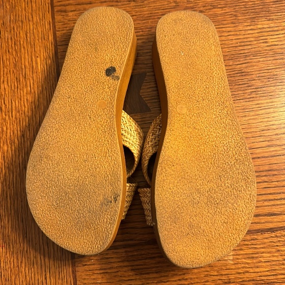 Platform summer sandals. Size 7 or 7.5 - Picture 3 of 4